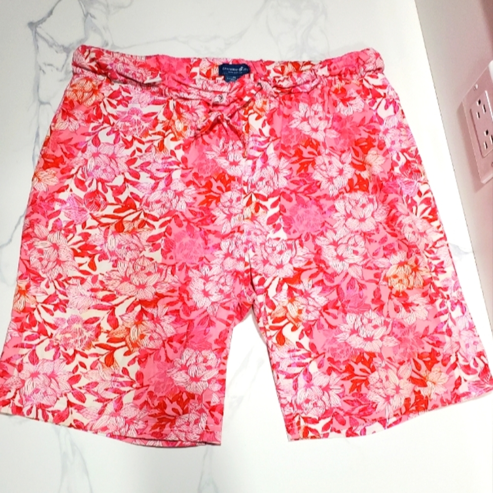 Caribbean Joe Woman's Shorts. Size Medium